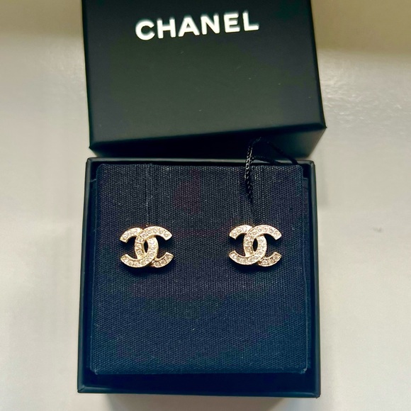 🔥CHANEL Crystal CC Earrings - Picture 7 of 9
